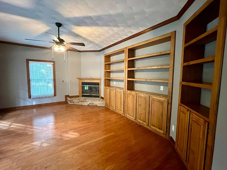 1302 Honeywood Pl — Photo 14