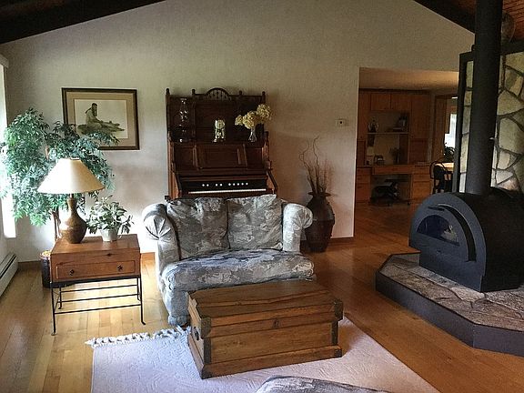 5th image of 801 E Cinnabar St