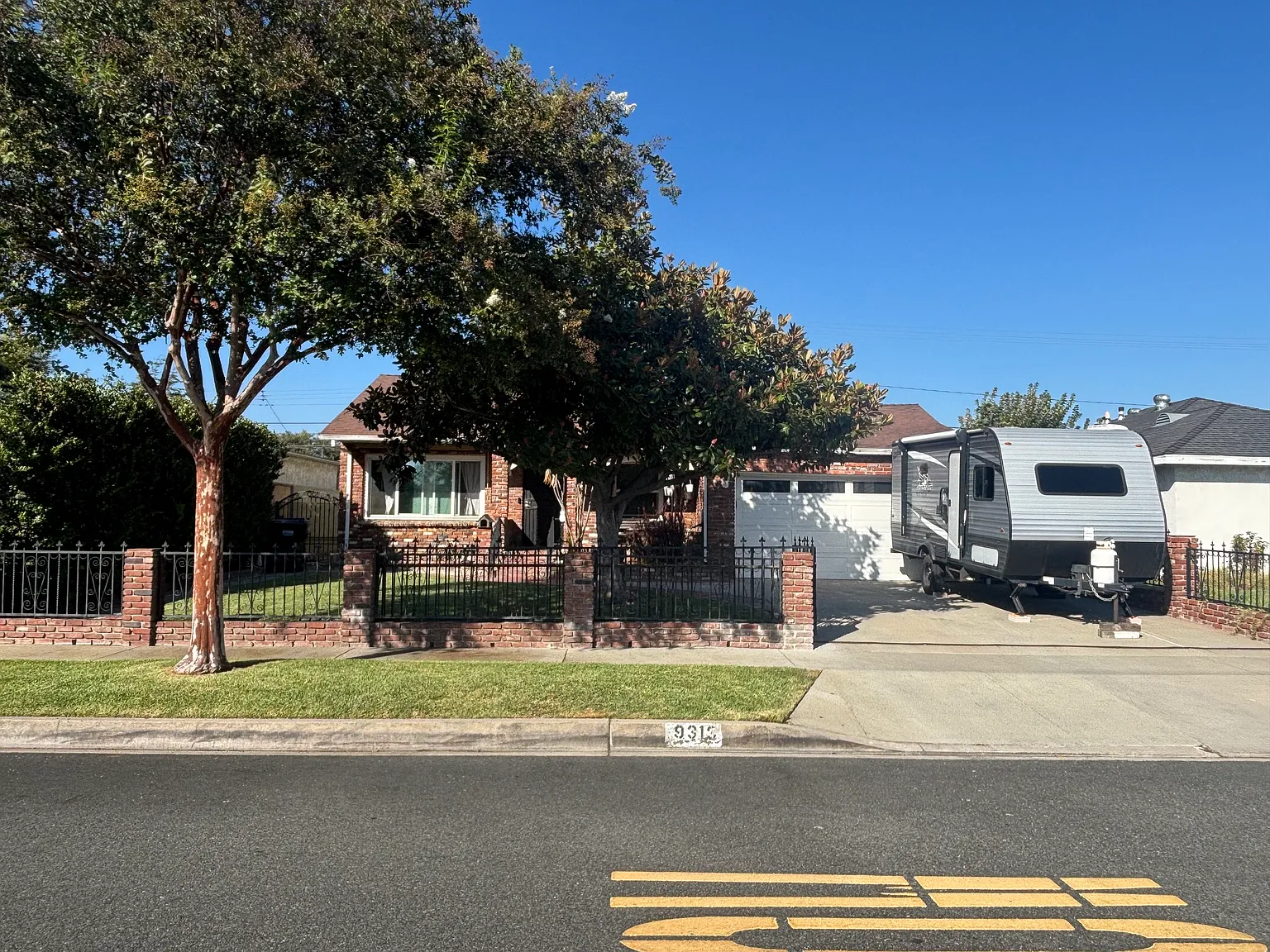 3 bed, 1350 sqft, $3,500 — Photo 4