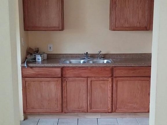 4th image of 16801 Chateau Ave