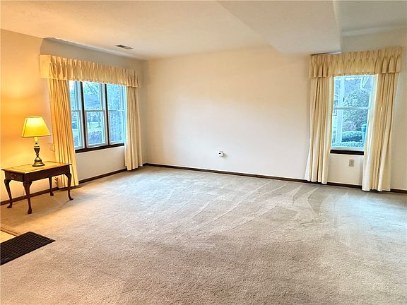 2nd image of 108 Evergreen Ct