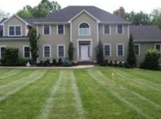 55 Charter Ridge Dr, Sandy Hook, CT 06482