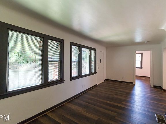 2nd image of 2015 Park Dr