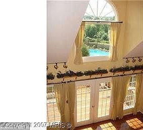 4th image of 16049 Fox Chase Ln