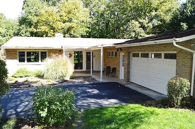 204 N Spring Valley Rd photo 1
