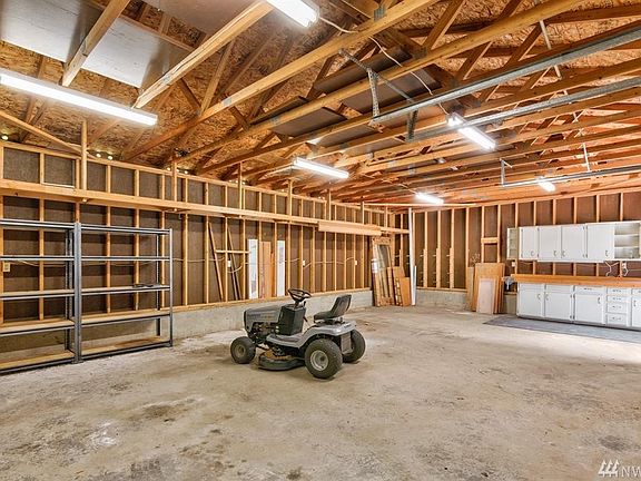 4th image of 8593 Jennifer Ln NE