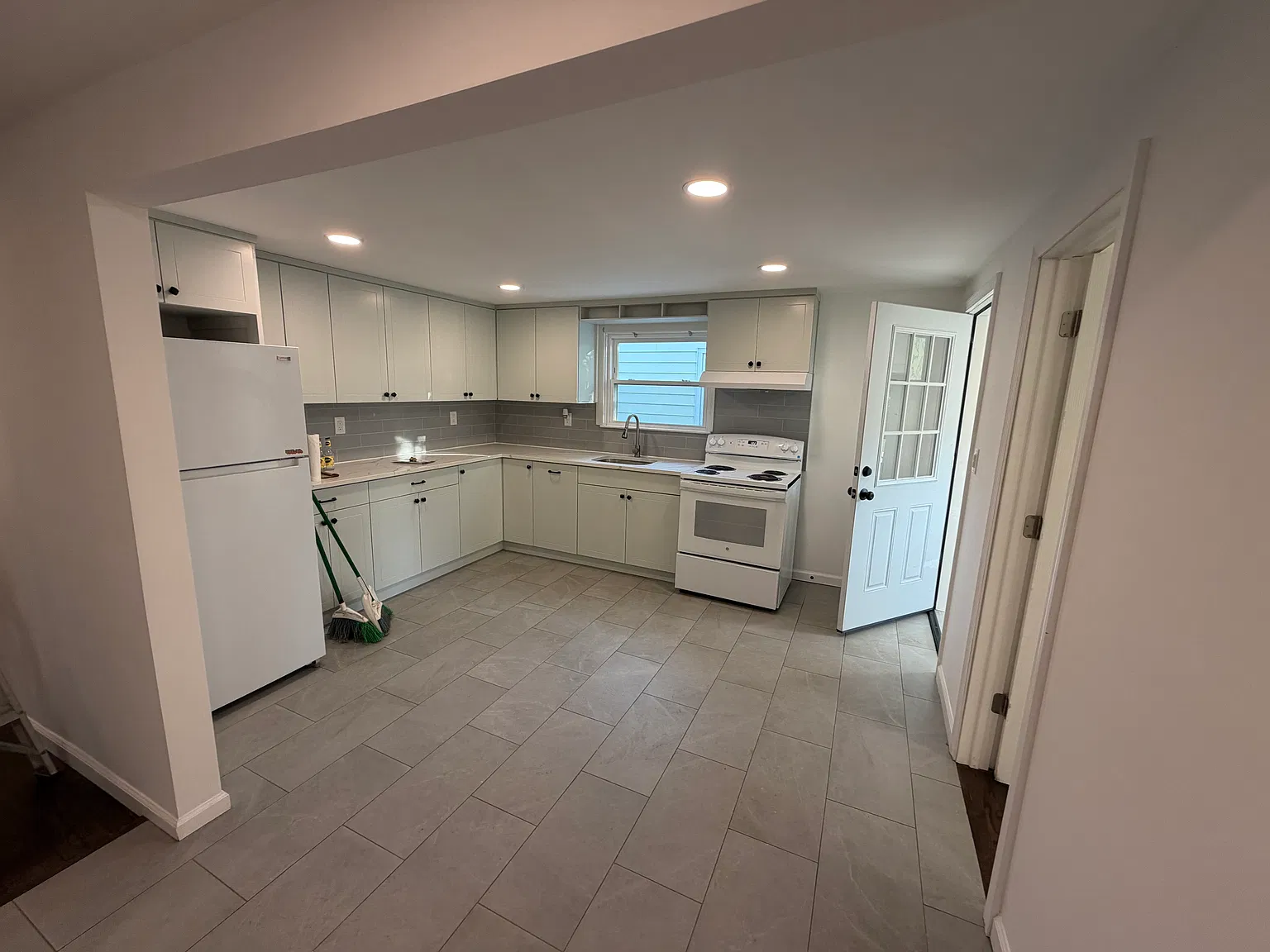 3 bed, 1400 sqft, $2,600 — Photo 1