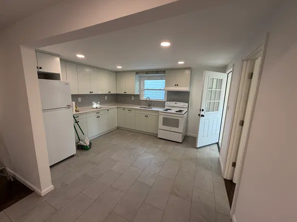 135 N Bishop Ave, Bridgeport, CT 06610