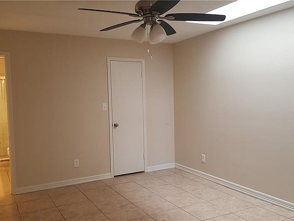 5th image of 310 Hidden Valley Dr