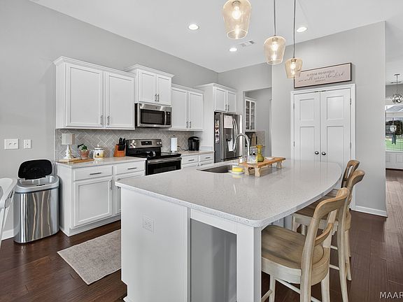 2nd image of 9302 Crescent Lodge Cir