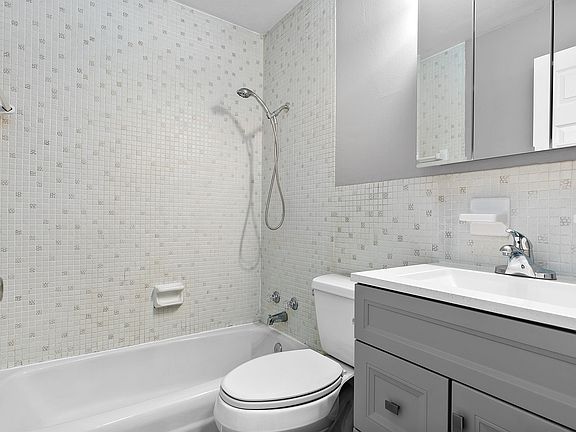 2nd image of 1000 Olive St APT 212