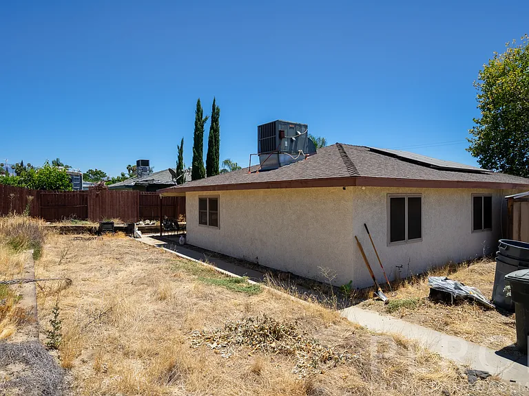 2510 E Devonshire Ave — Photo 25