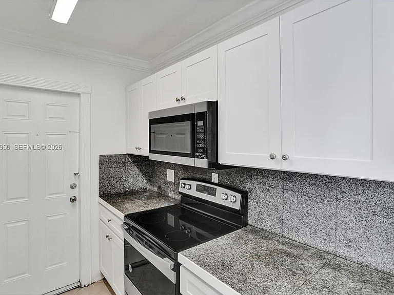713 Collins Ave #42 — Photo 13