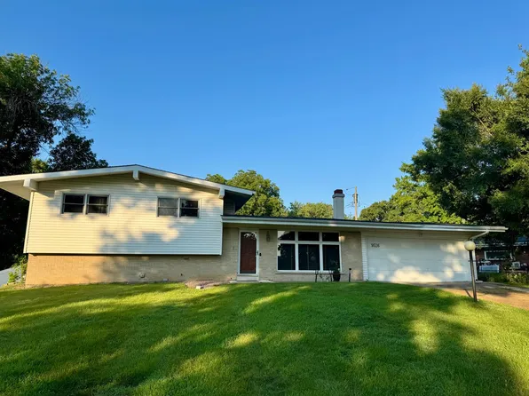 9526 Mesa Dr, Saint Louis, MO 63132