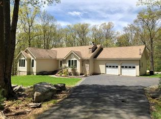 33 Bear Paw Dr, Lakeville, PA 18438