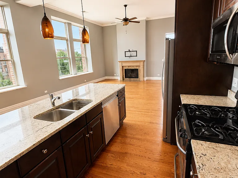 1470 W Carmen Ave #301 — Photo 6
