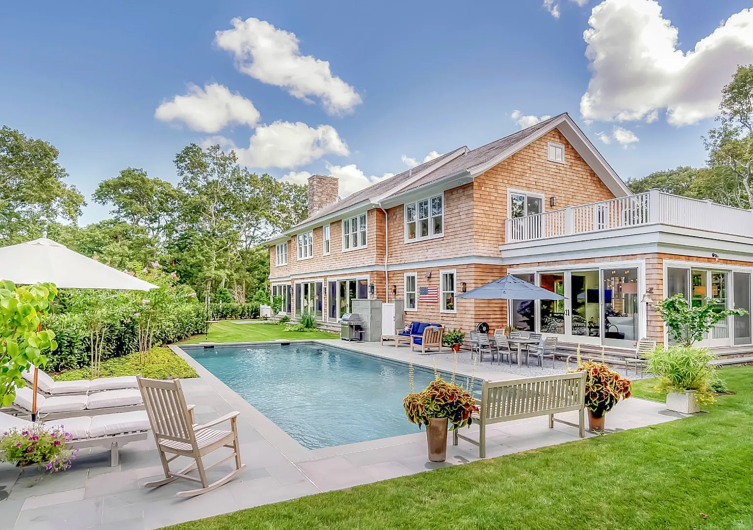New Traditional with Pool, Tennis & Pickleball — Photo 1