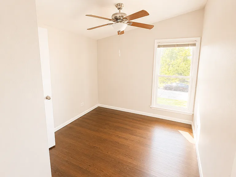 1731 N Linden Ave — Photo 7