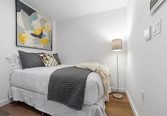 5th image of 814 Amsterdam Ave APT 4B