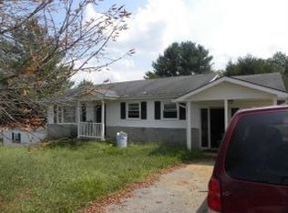 160 Central Dr, Johnson City, TN 37601