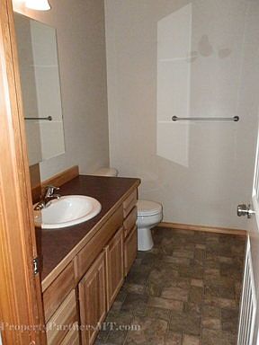 5th image of 876 N River Rock Dr