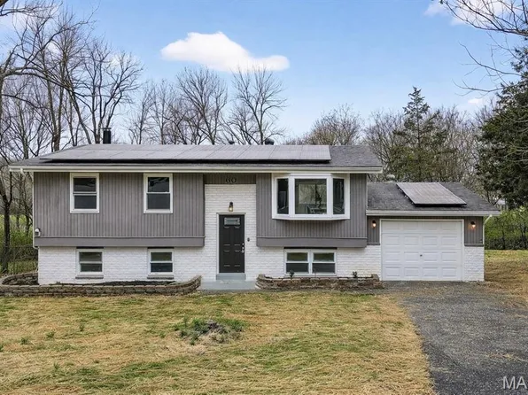 60 Stonecliff Dr, Fenton, MO 63026