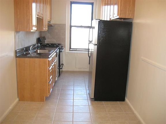 3rd image of 1575 Thieriot Ave APT 4B