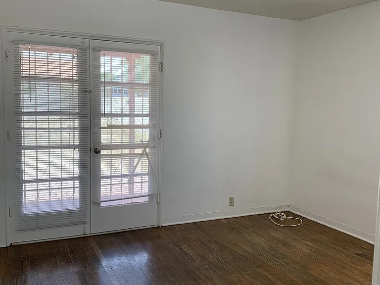 1930 E Mabel St — Photo 14