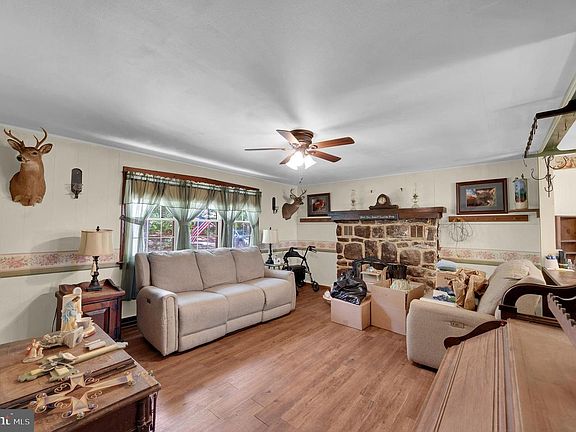 3rd image of 809 W Baya Ave
