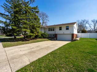 651 Clearmont Dr, Elk Grove Village, IL 60007