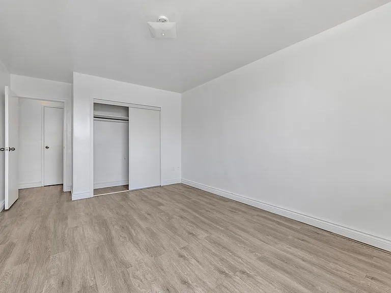 65 Thorncliffe Park Dr #1807 — Photo 17