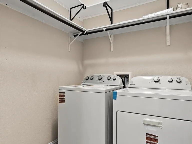 11704 Quintana Cv — Photo 32