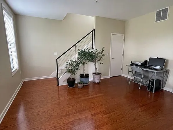 380 N Island Dr APT 107, Memphis, TN 38103