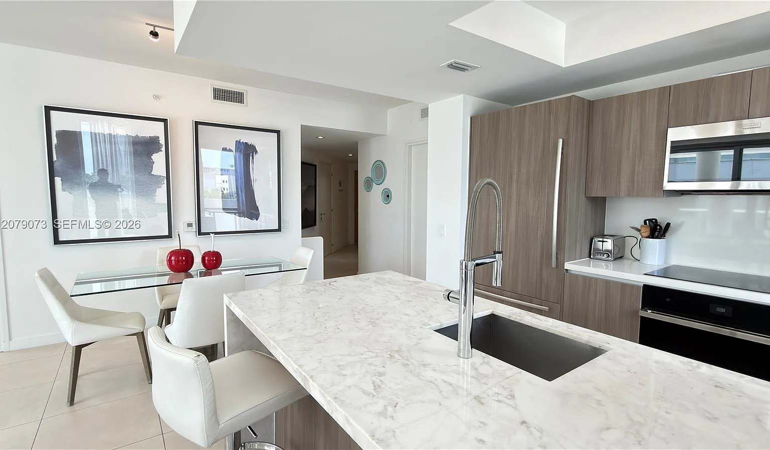 Tiffany House Condo — Photo 4