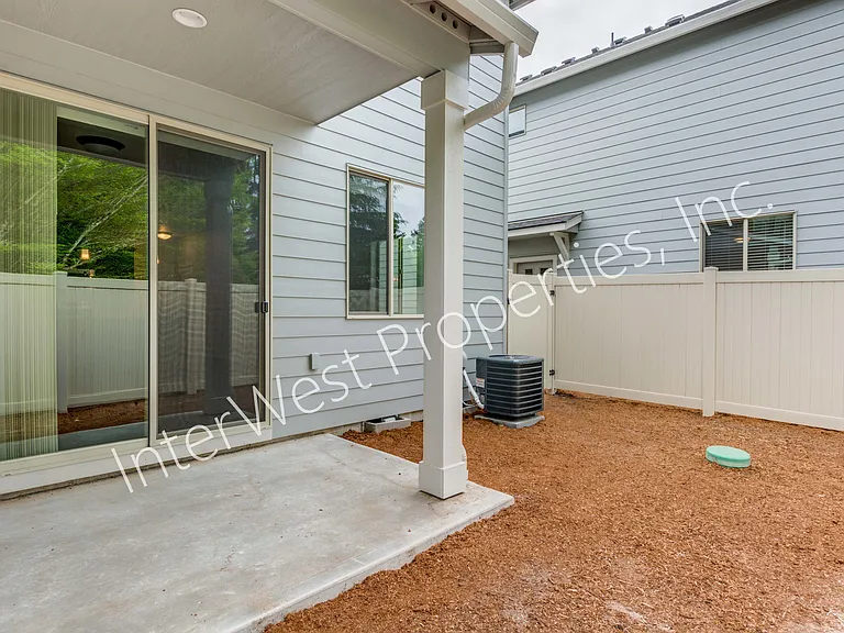 10317 NE 61st Cir — Photo 43