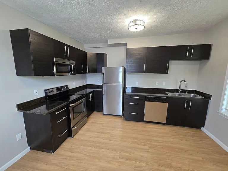 430 Greenfield Avenue — Photo 36