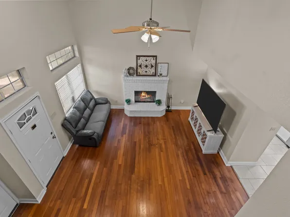 907 Cornfield Dr, Arlington, TX 76017