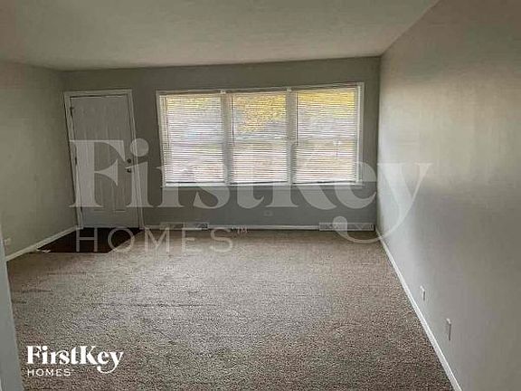2nd image of 1355 S Oakland Ave