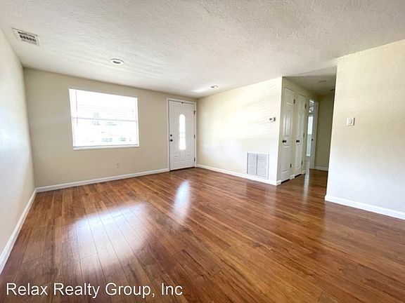 4th image of 2728 Seaspray St