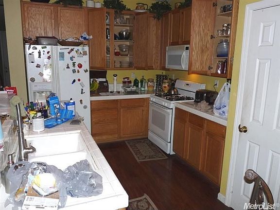 3rd image of 1495 Peppertree Ct