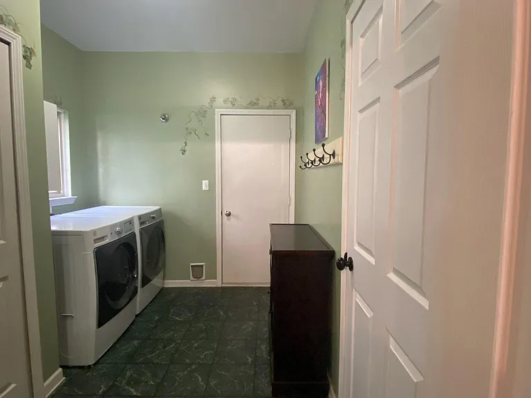 5628 Versailles Ave — Photo 17