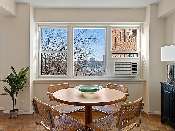 3rd image of 11 Riverside Dr APT 6HW