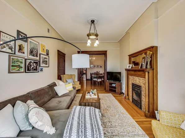 852 W Oakdale Ave #2, Chicago, IL 60657