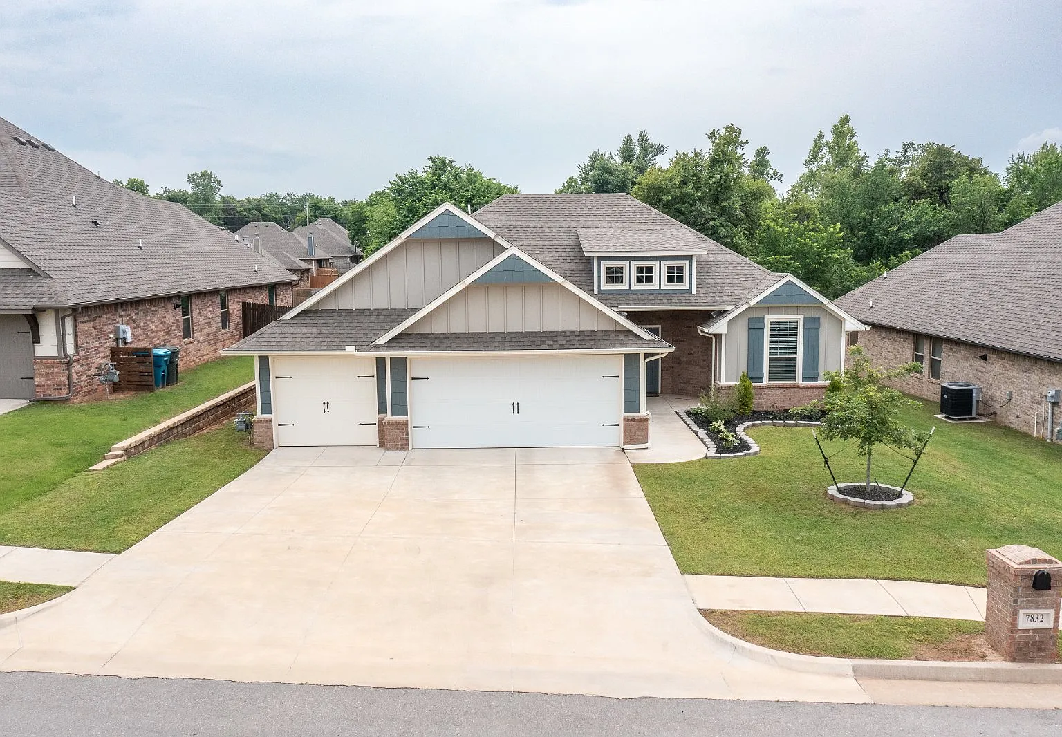 4 bed, 2.0 bath, 1800 sqft, $2,385 — Photo 2