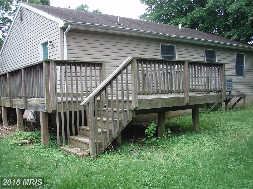 2nd image of 204 Oakwood Ln