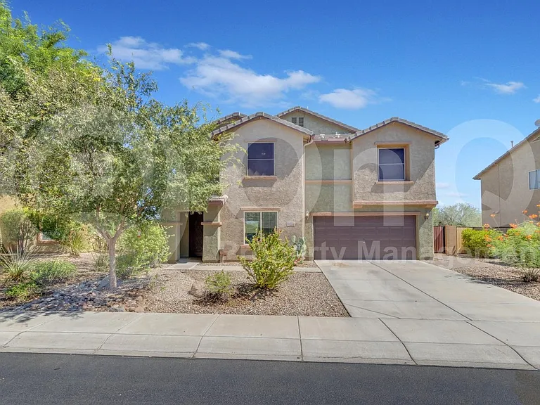 2561 N Hawthorn Dr — Photo 5