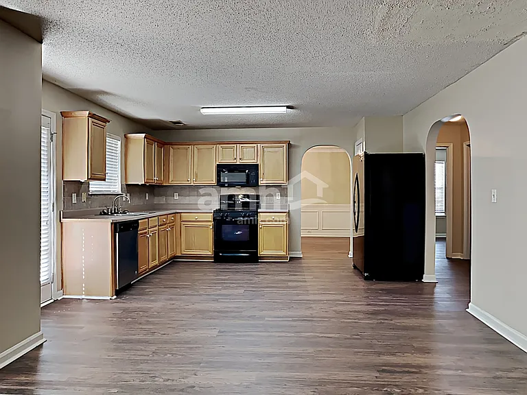 512 Hamlet Dr — Photo 3