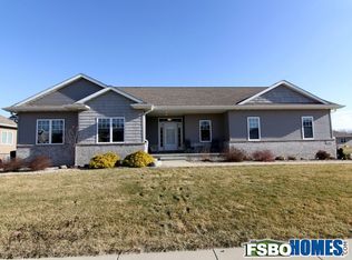 4302 Holly Cir NE, Cedar Rapids, IA 52411
