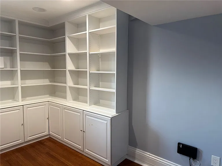703 Saint James St — Photo 39