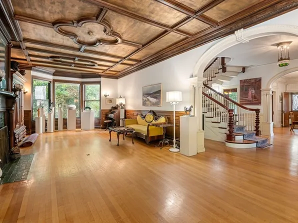 9 Downing Rd, Brookline, MA 02445